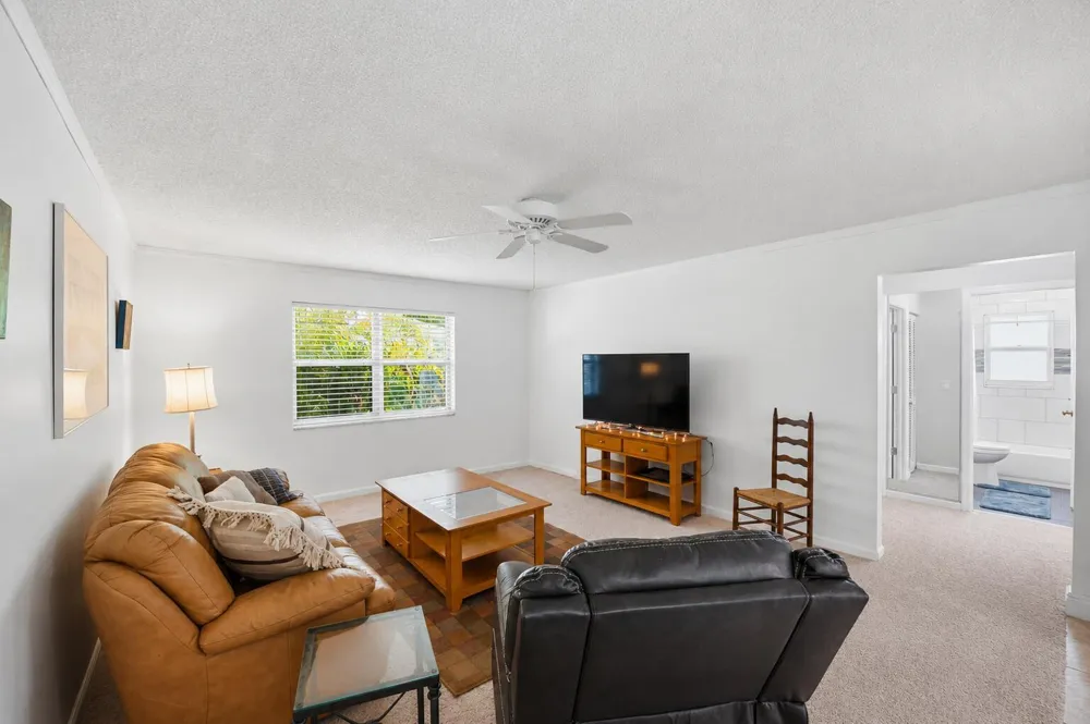 1081 Palama Way Lantana, FL 33462
