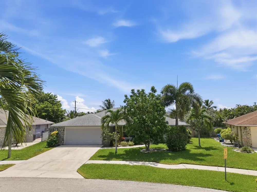 1081 Palama Way Lantana, FL 33462