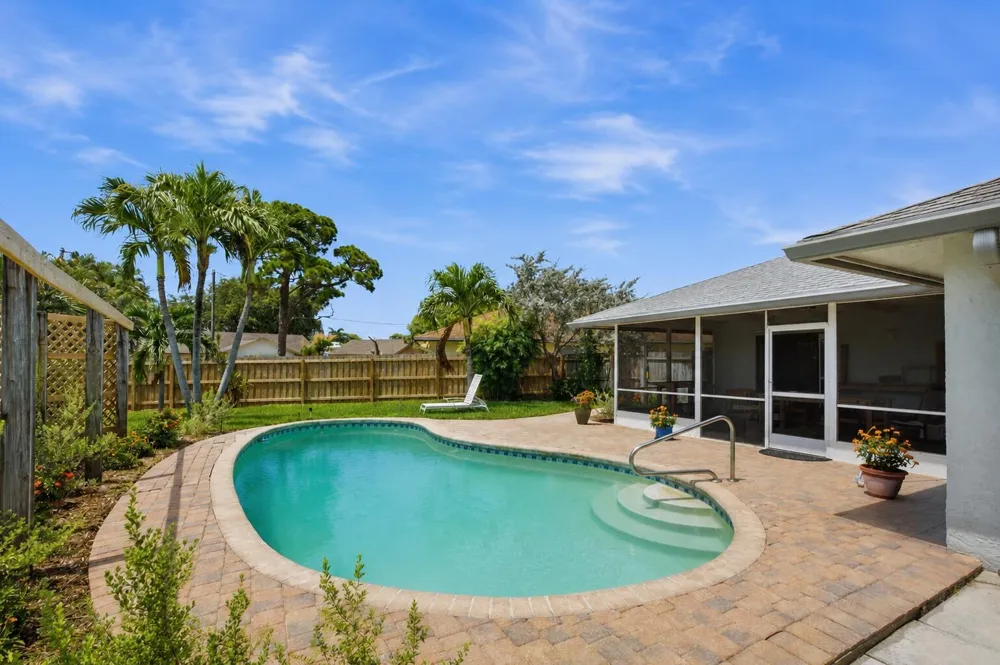 1081 Palama Way Lantana, FL 33462
