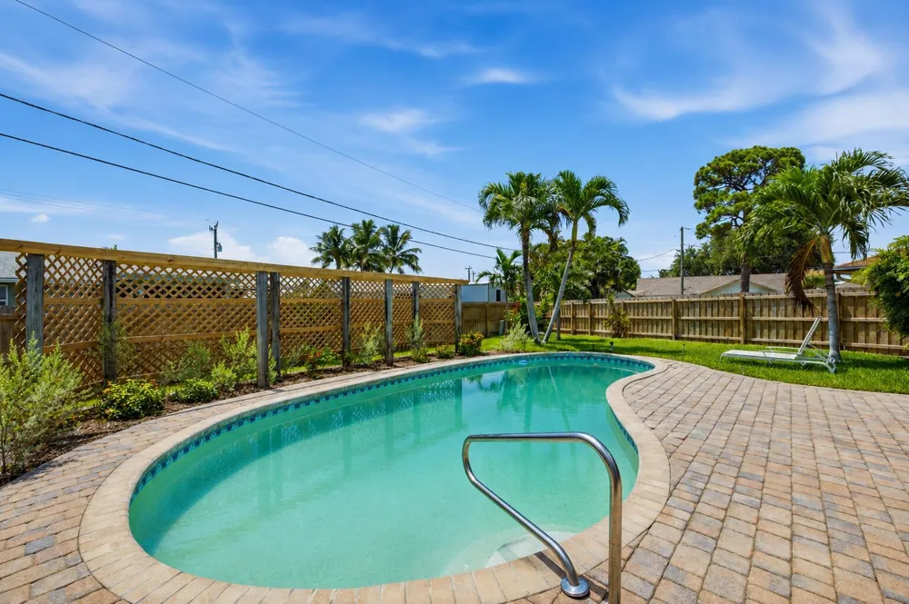 1081 Palama Way Lantana, FL 33462