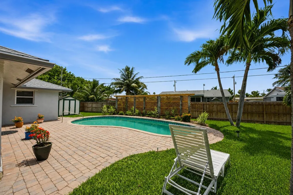 1081 Palama Way Lantana, FL 33462
