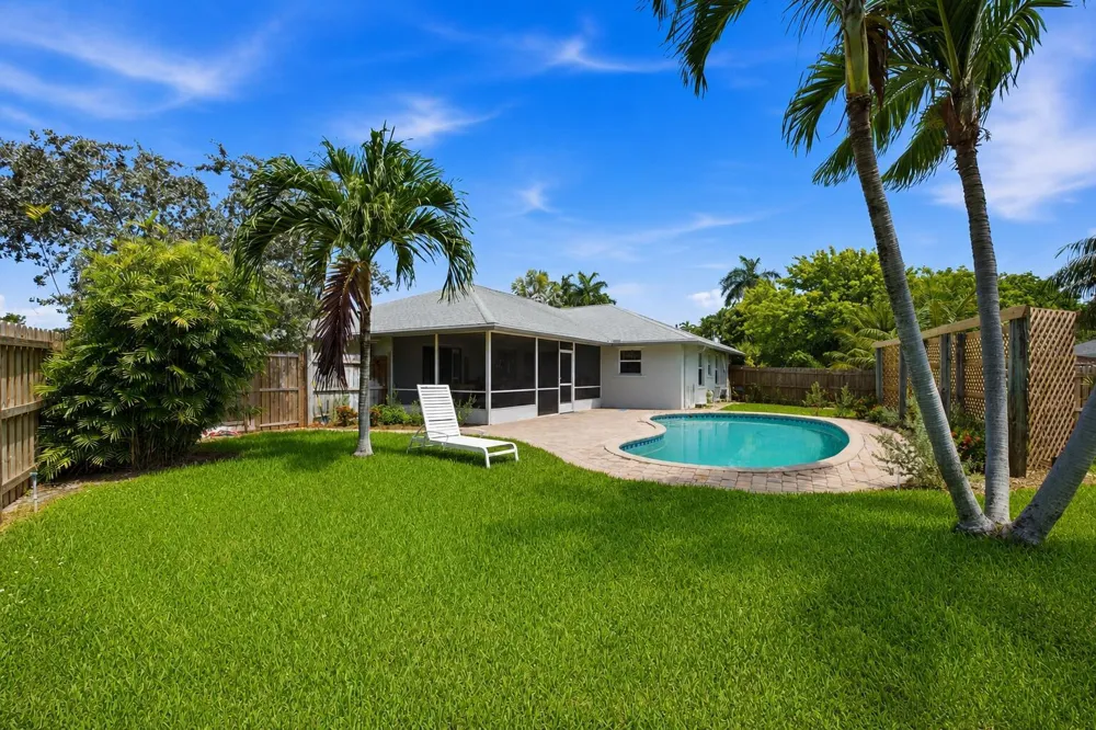 1081 Palama Way Lantana, FL 33462