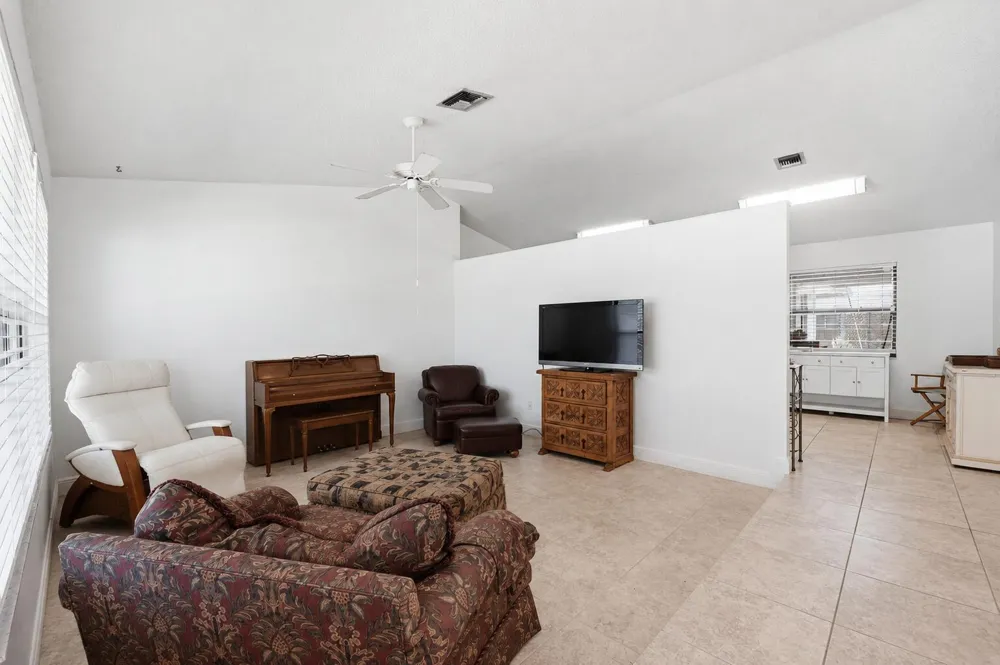 1081 Palama Way Lantana, FL 33462