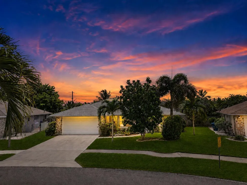 1081 Palama Way Lantana, FL 33462