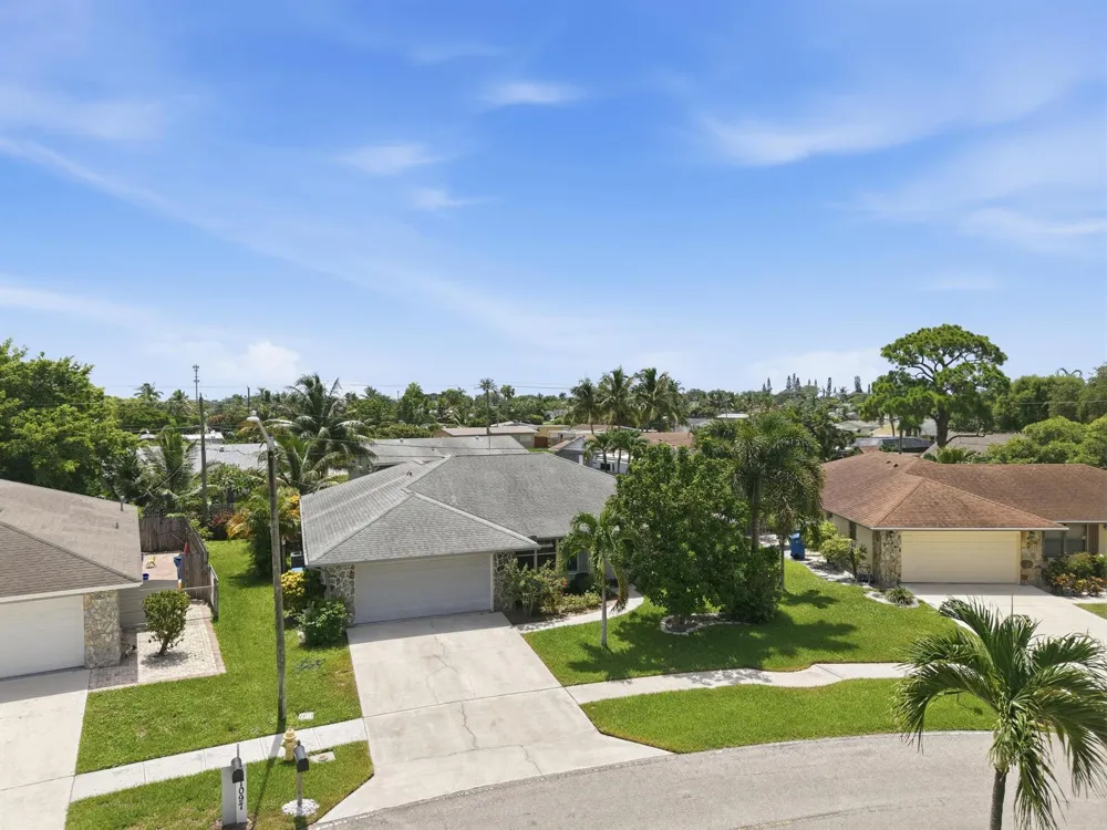 1081 Palama Way Lantana, FL 33462