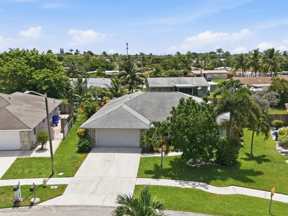 1081 Palama Way Lantana, FL 33462