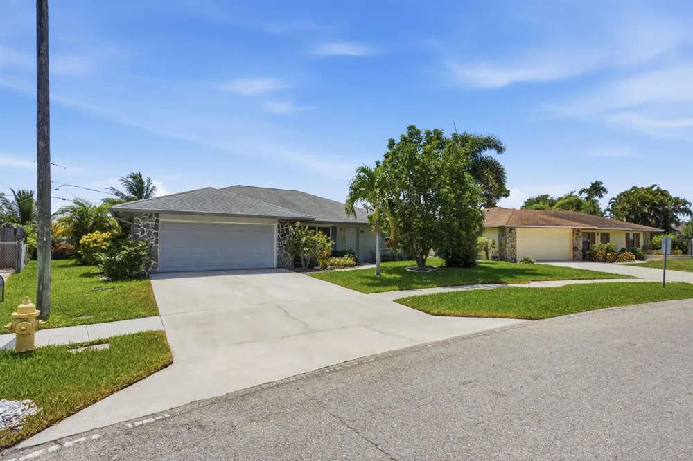 1081 Palama Way Lantana, FL 33462