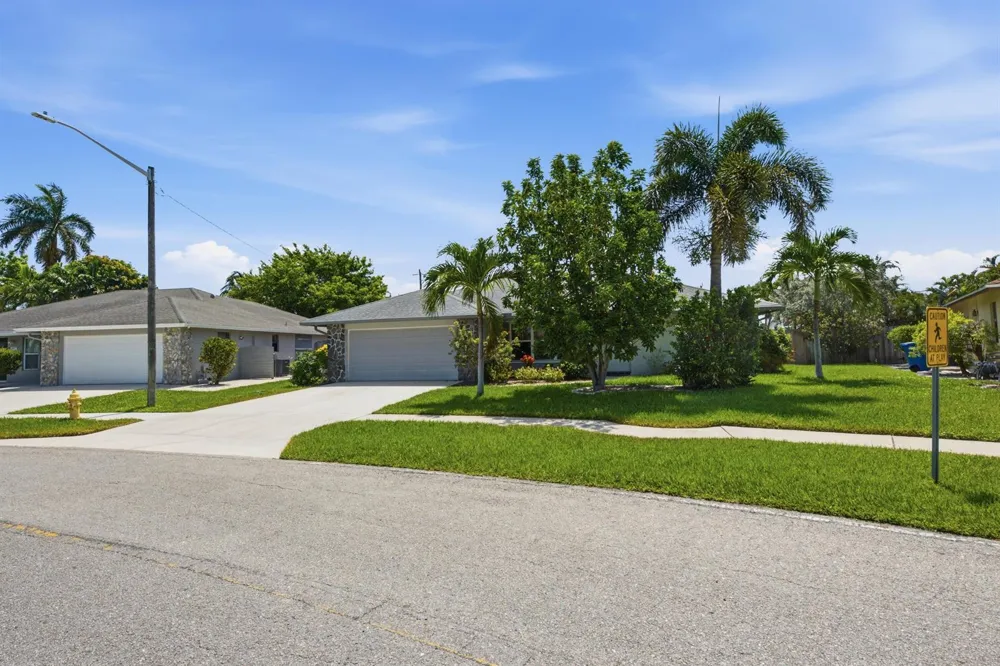 1081 Palama Way Lantana, FL 33462