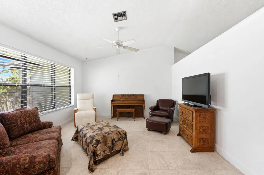 1081 Palama Way Lantana, FL 33462
