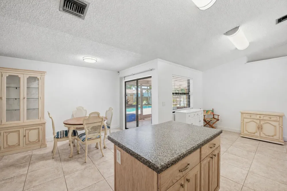 1081 Palama Way Lantana, FL 33462