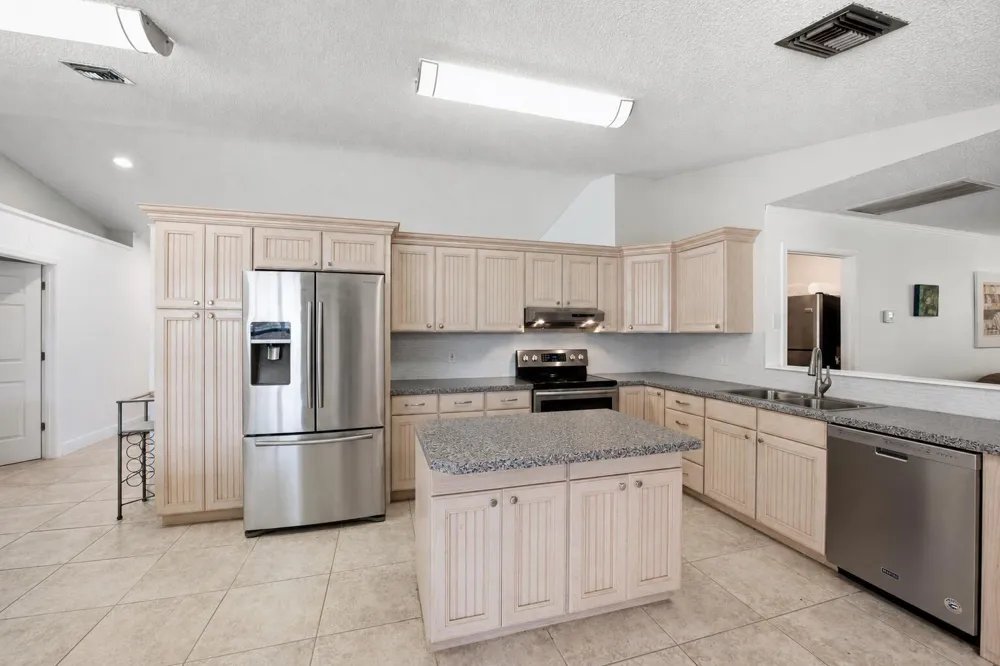 1081 Palama Way Lantana, FL 33462