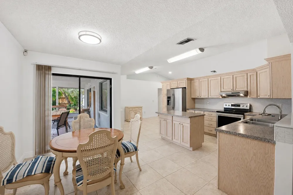1081 Palama Way Lantana, FL 33462