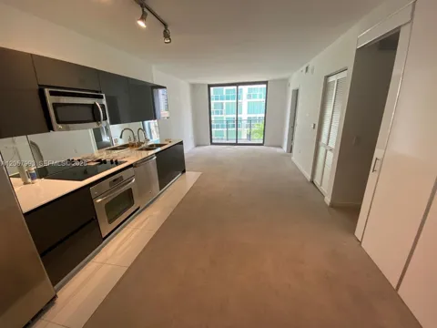 31 SE 6 street #706