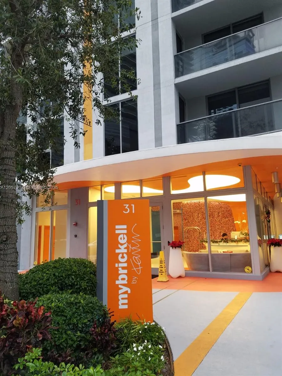 31 SE 6 street #706 Miami, FL 33131