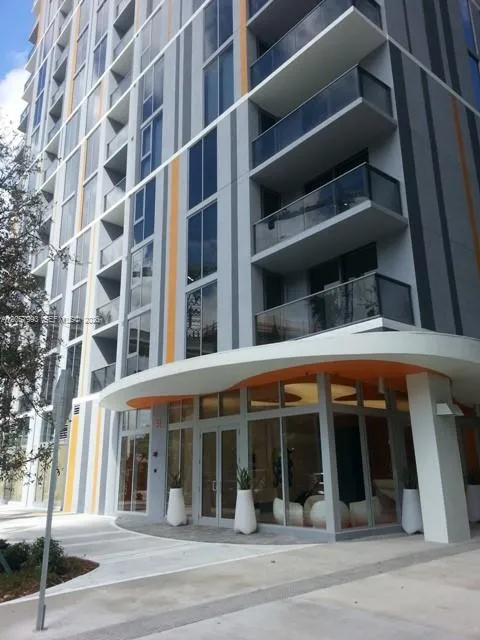 31 SE 6 street #706 Miami, FL 33131