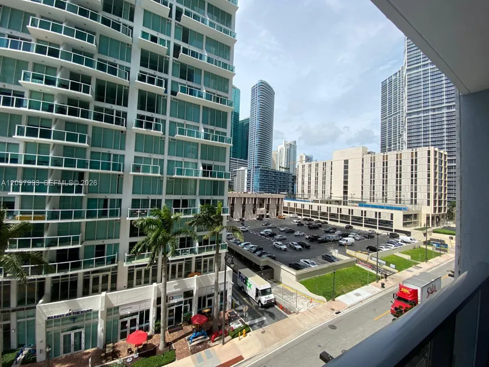 31 SE 6 street #706 Miami, FL 33131