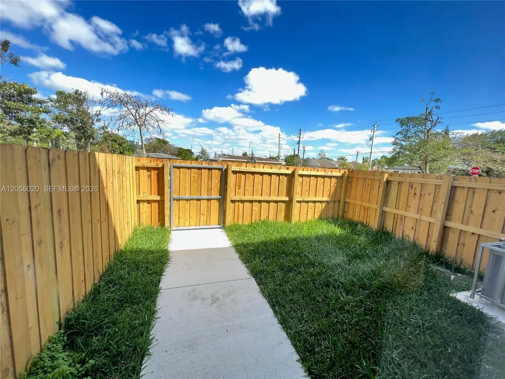 1310 NW 6th Ave #G Florida City, FL 33034