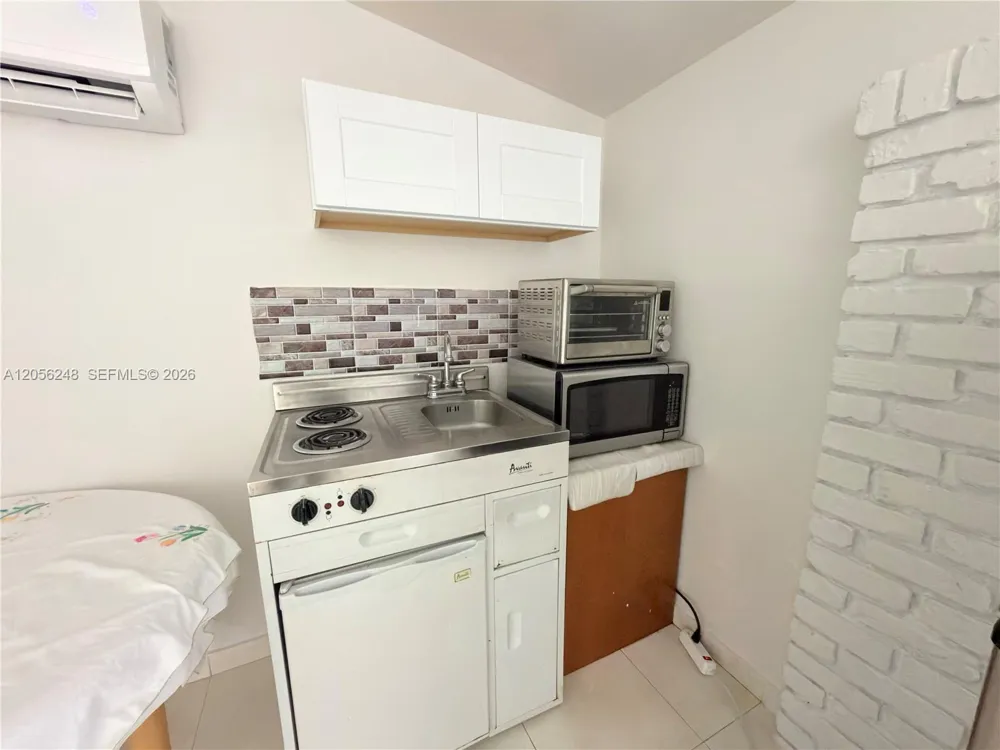 9160 SW 73rd St #B Miami, FL 33173