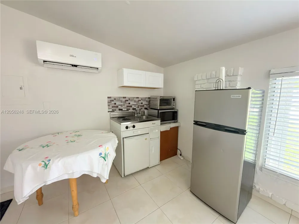 9160 SW 73rd St #B Miami, FL 33173