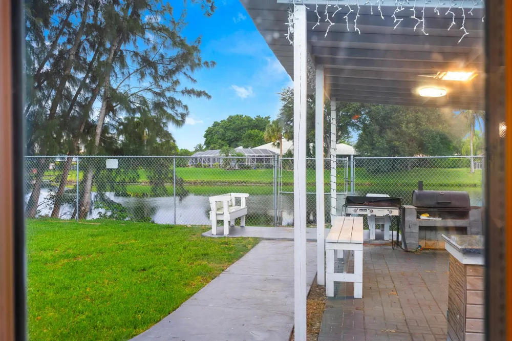 735 Hibiscus Drive Royal Palm Beach, FL 33411