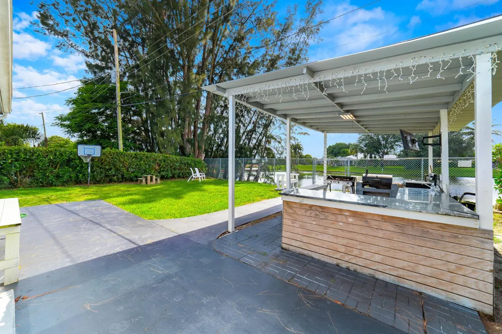 735 Hibiscus Drive Royal Palm Beach, FL 33411