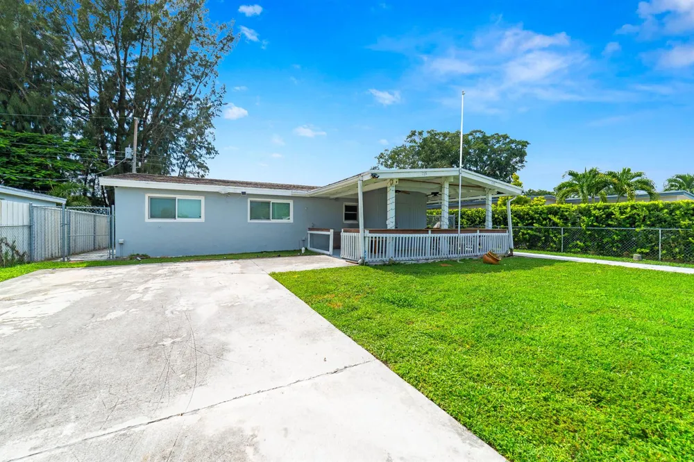 735 Hibiscus Drive Royal Palm Beach, FL 33411