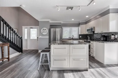 324 W PINE STREET #11