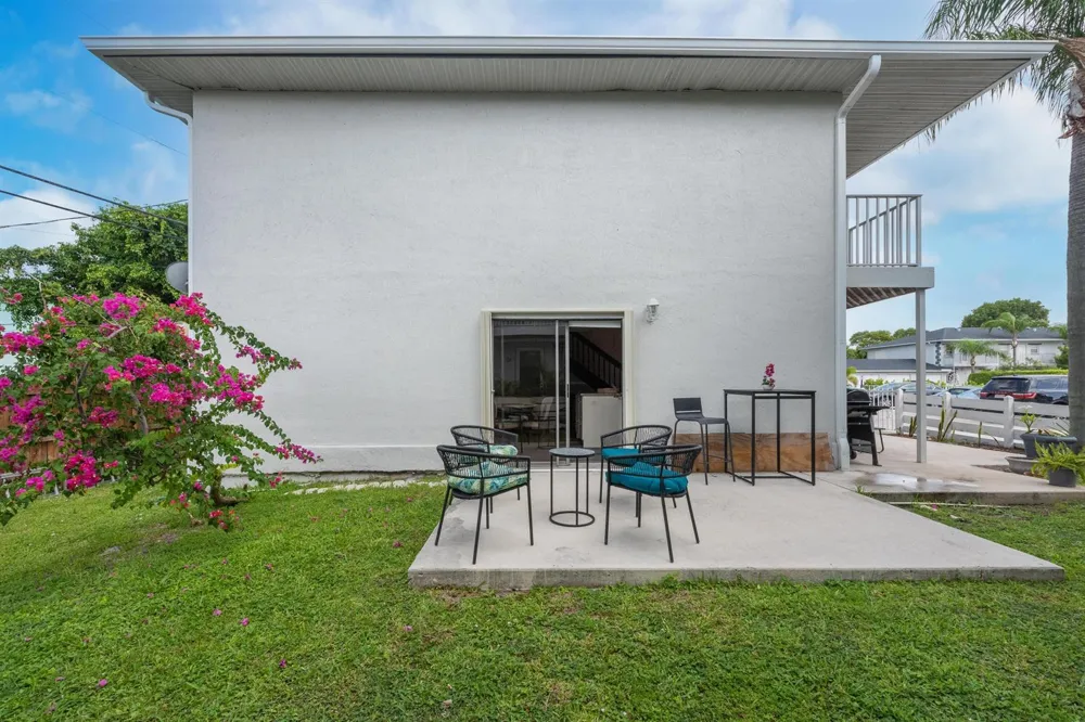324 W PINE STREET #11 Lantana, FL 33462