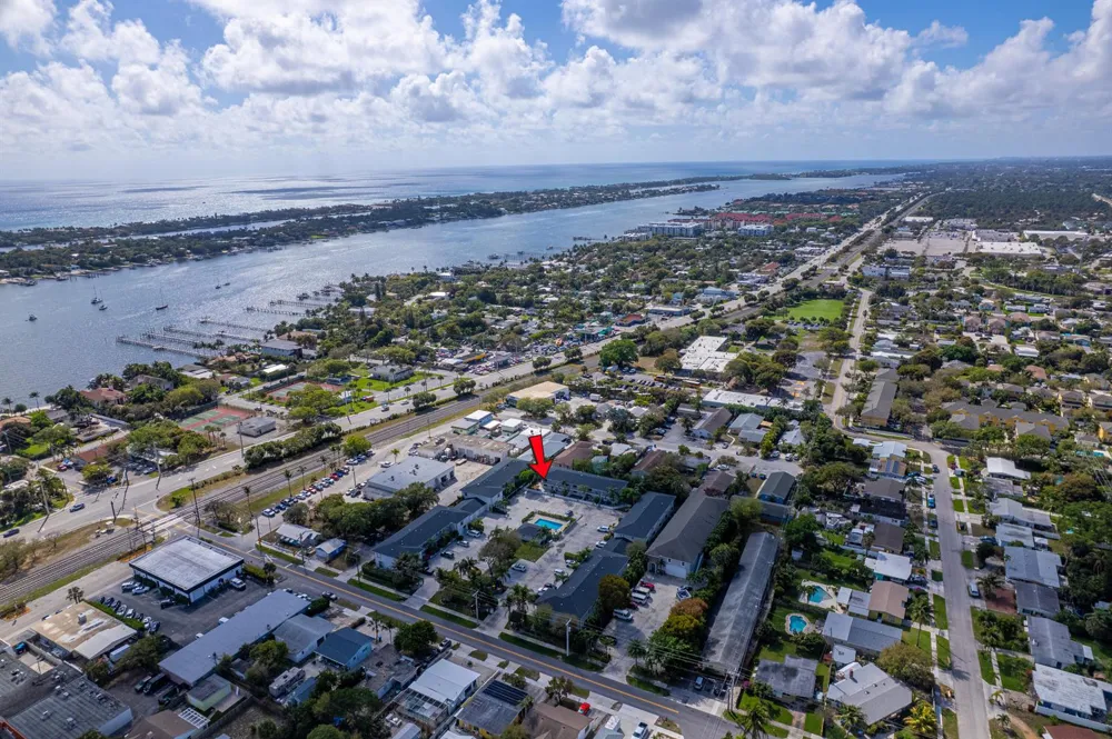 324 W PINE STREET #11 Lantana, FL 33462