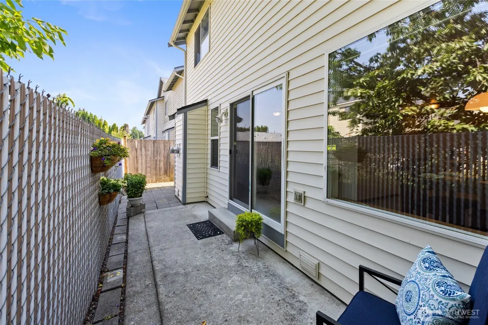 808 13th Street SE #E Puyallup, WA 98372