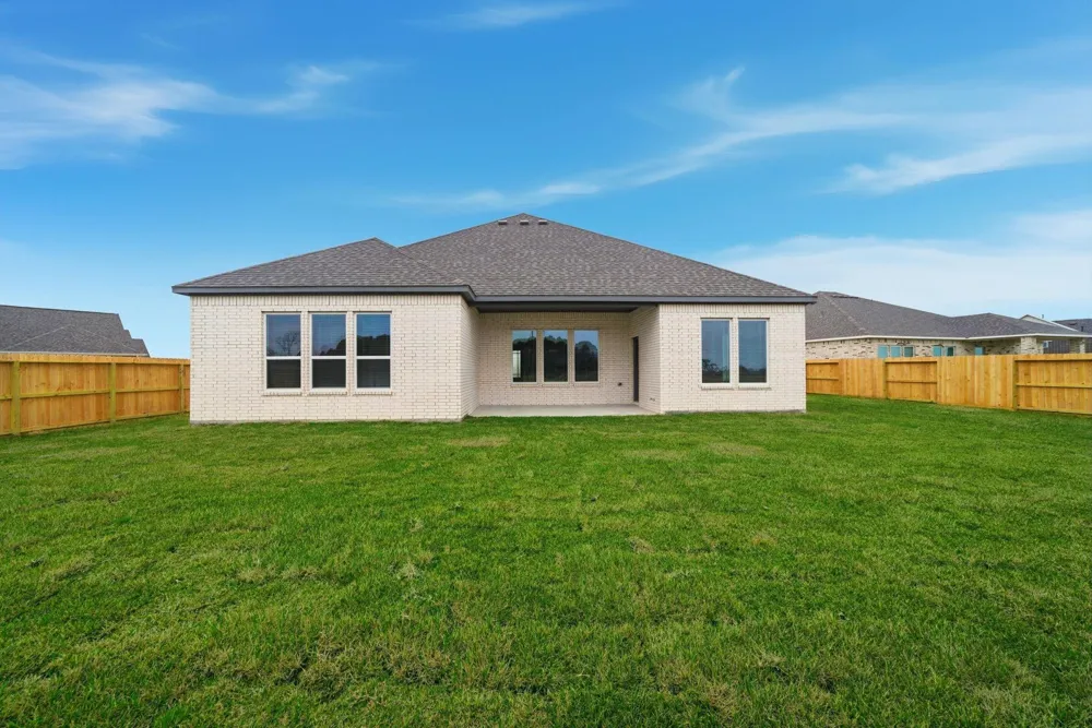 101 Lake Woodshore Court Clute, TX 77531