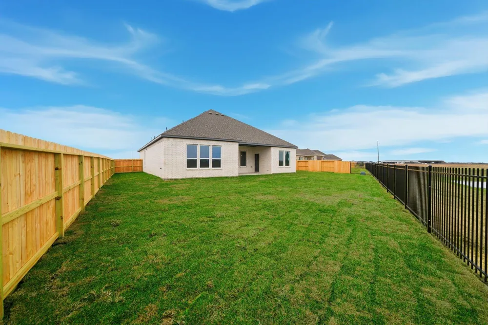 101 Lake Woodshore Court Clute, TX 77531