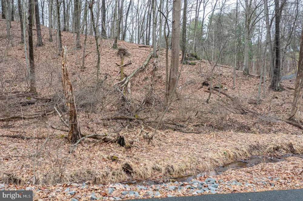 10 HIDDEN POND DRIVE Reading, PA 19607