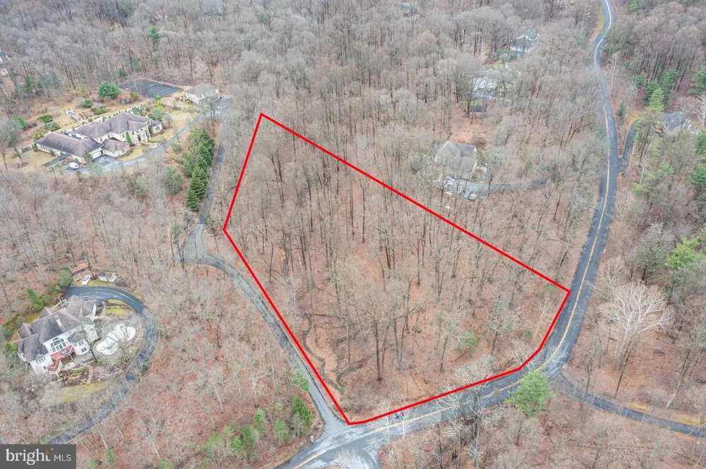 10 HIDDEN POND DRIVE Reading, PA 19607