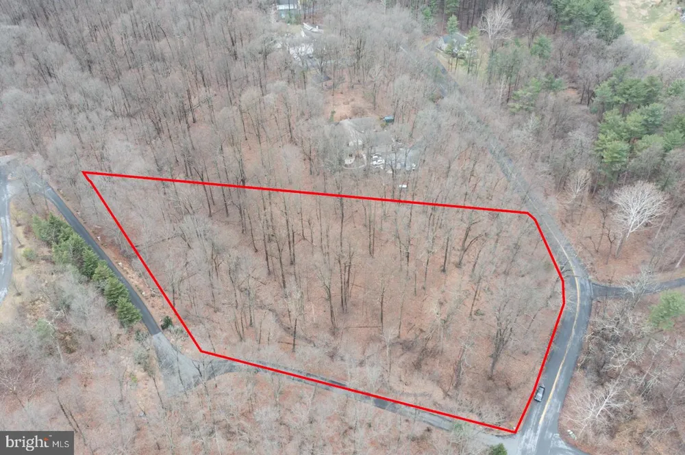 10 HIDDEN POND DRIVE Reading, PA 19607