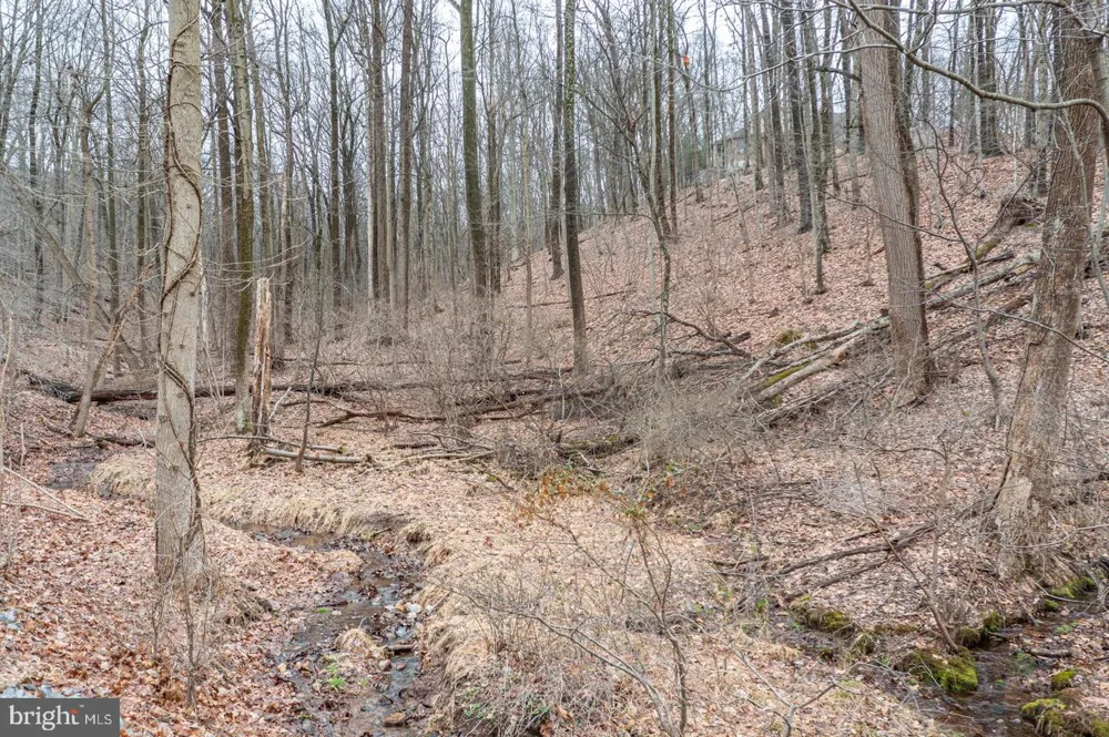 10 HIDDEN POND DRIVE Reading, PA 19607