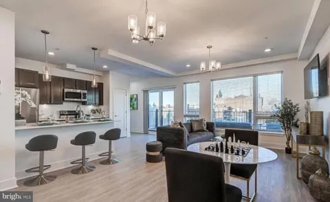 601 S BROADWAY #201