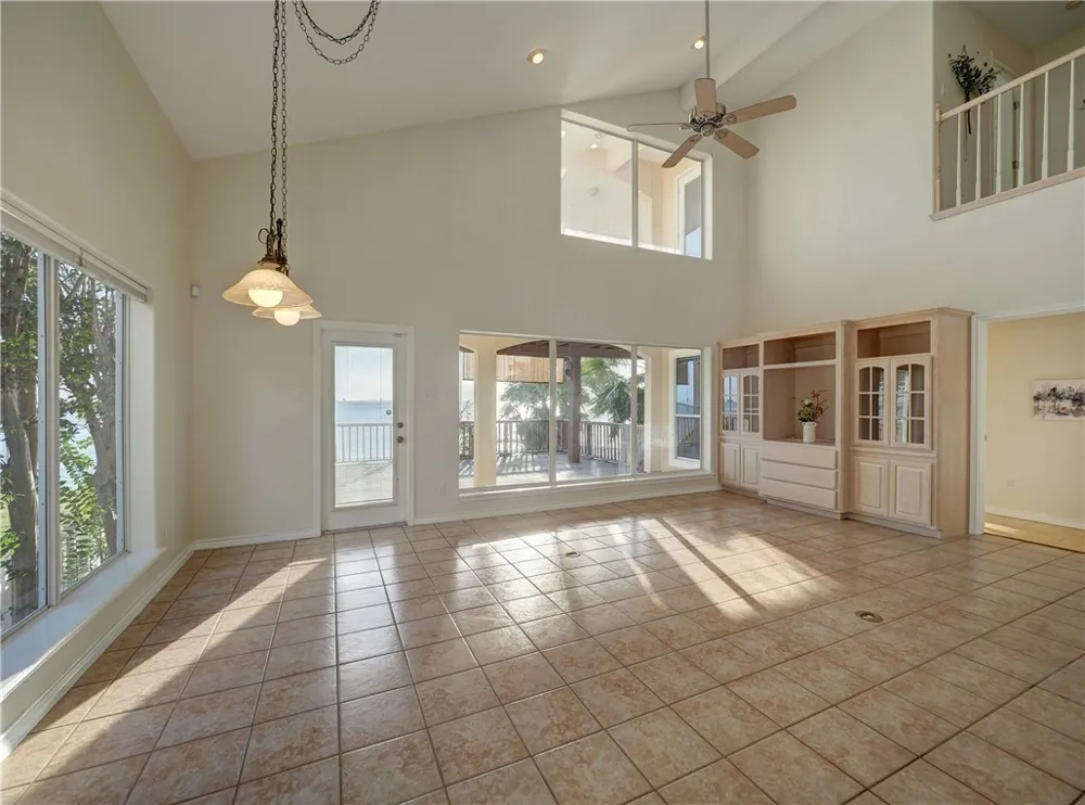 1343 W Bayview Drive Portland, TX 78374