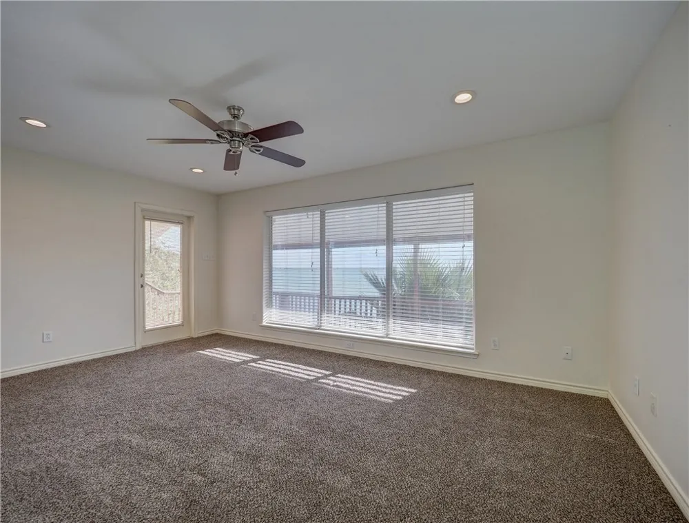 1343 W Bayview Drive Portland, TX 78374