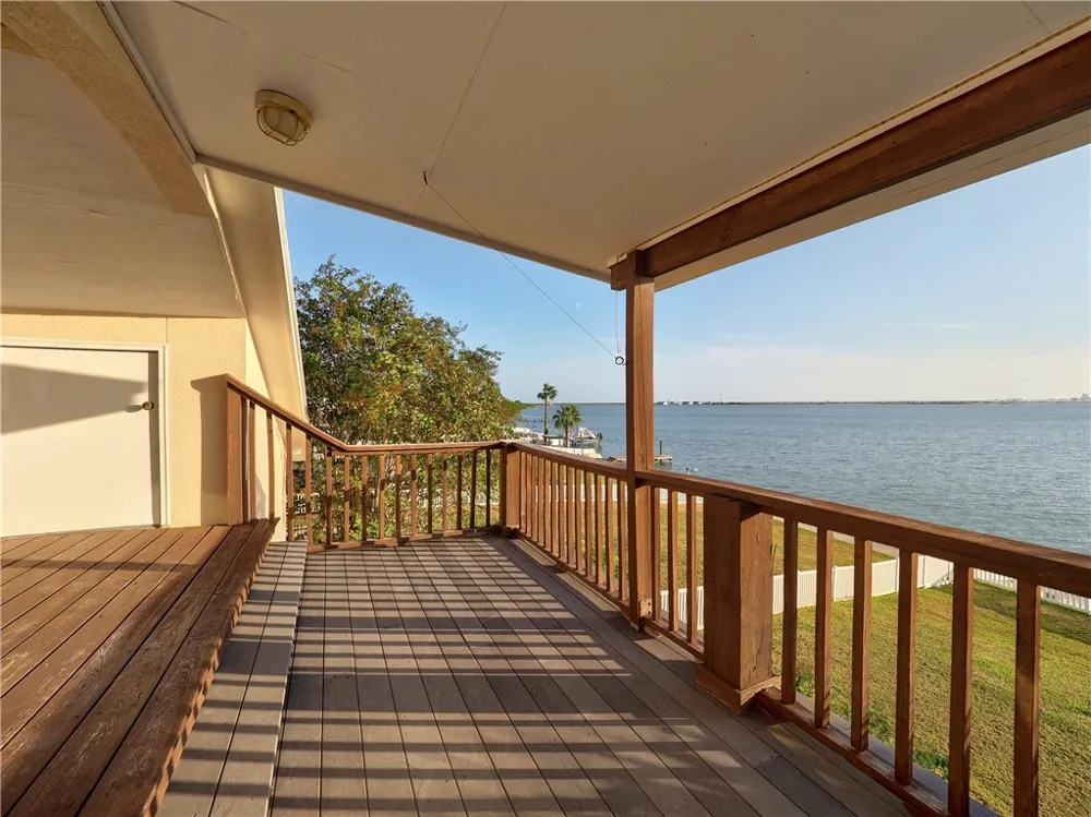 1343 W Bayview Drive Portland, TX 78374