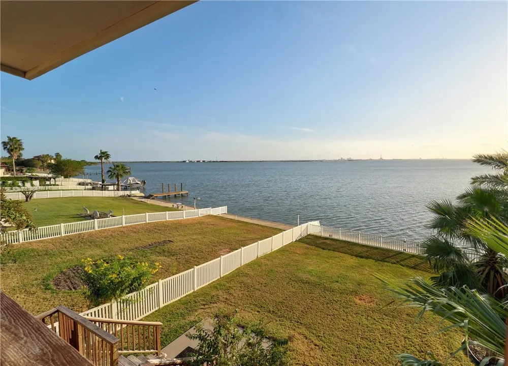 1343 W Bayview Drive Portland, TX 78374