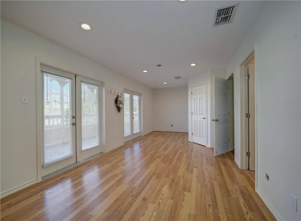 1343 W Bayview Drive Portland, TX 78374