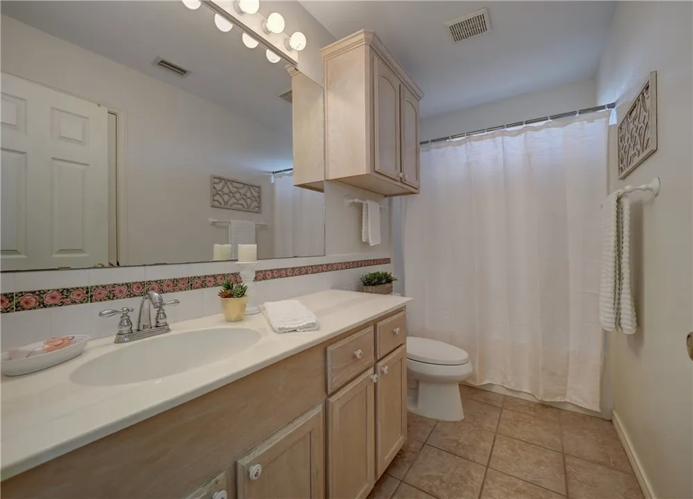 1343 W Bayview Drive Portland, TX 78374