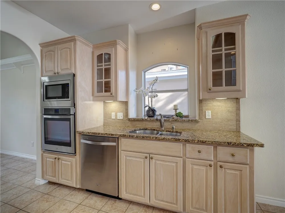 1343 W Bayview Drive Portland, TX 78374