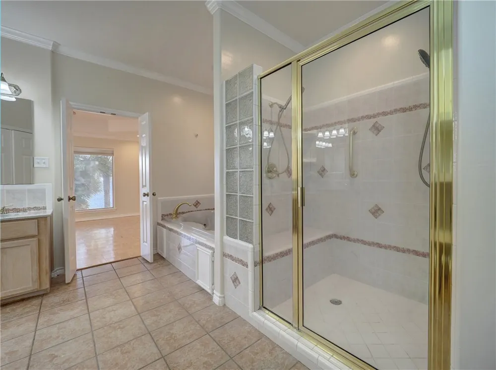 1343 W Bayview Drive Portland, TX 78374