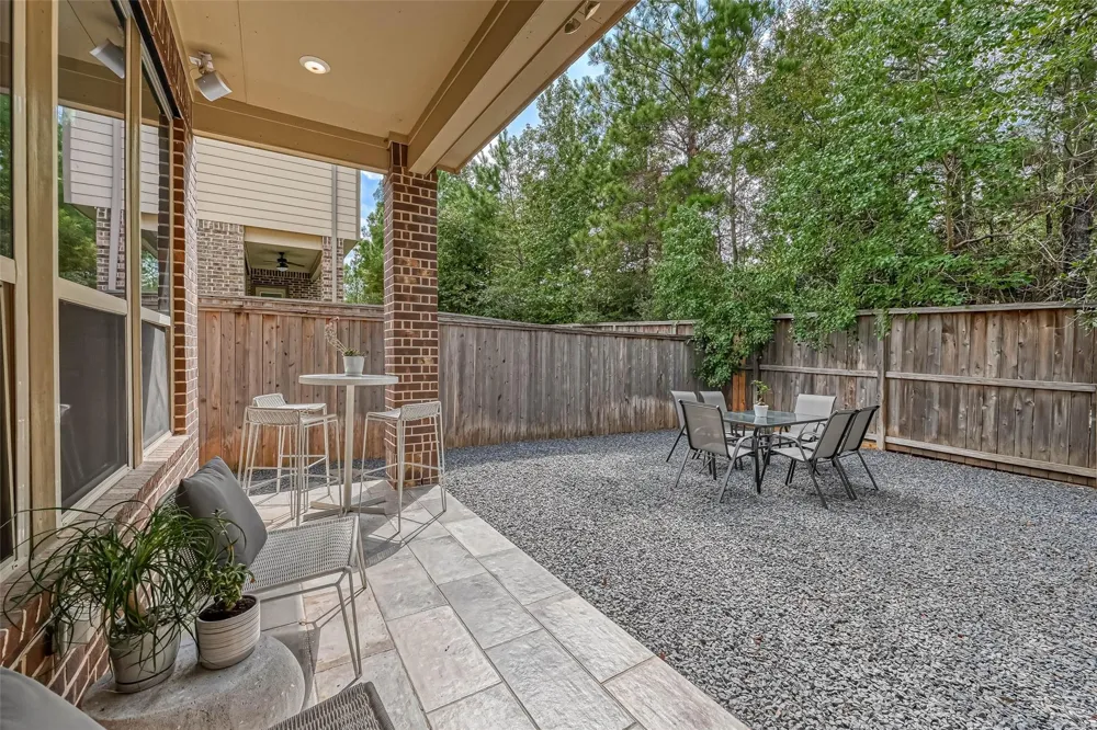 23 Silver Rock Drive Tomball, TX 77375