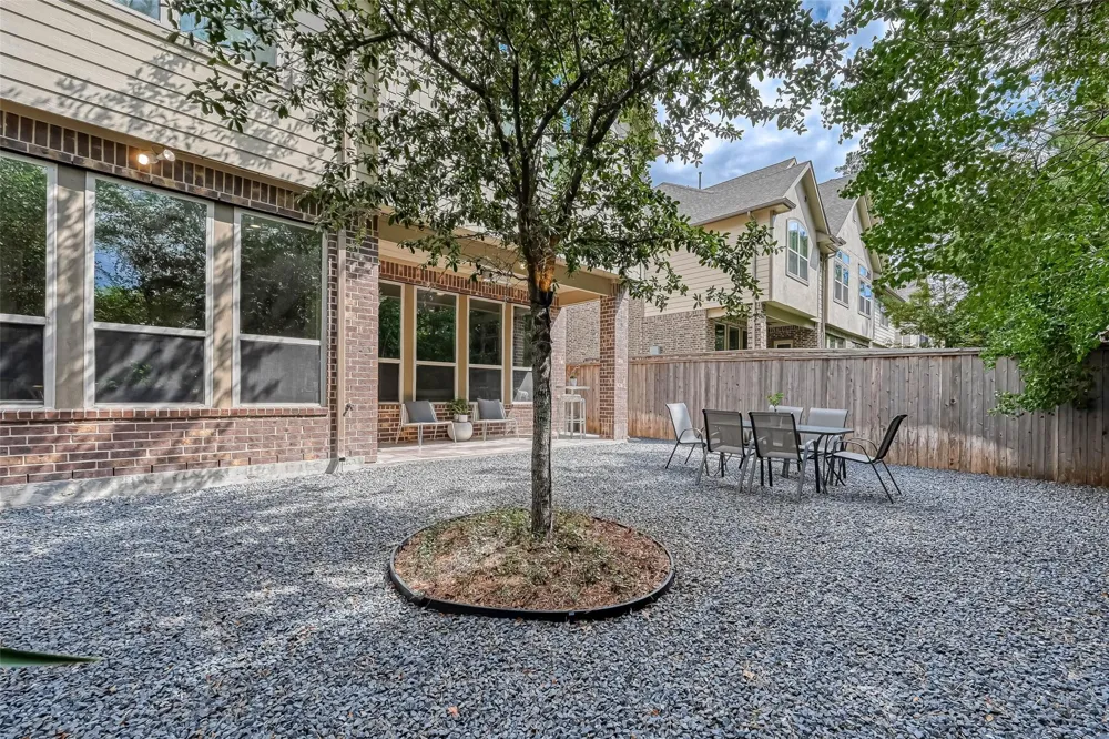 23 Silver Rock Drive Tomball, TX 77375
