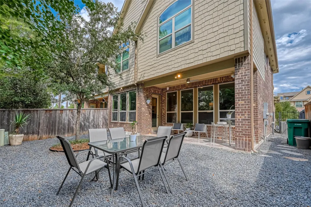 23 Silver Rock Drive Tomball, TX 77375