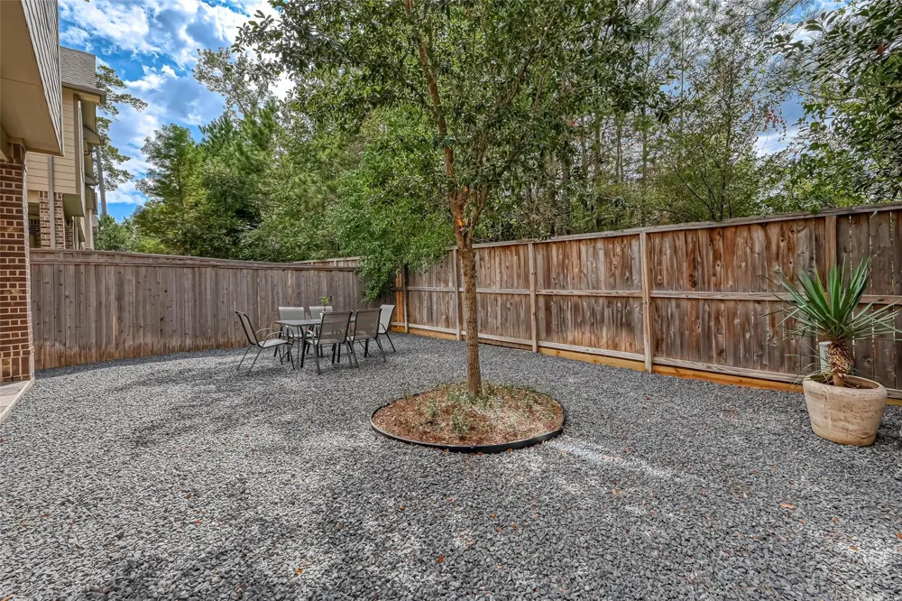23 Silver Rock Drive Tomball, TX 77375