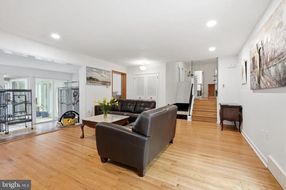 1132 LINDSAY LANE Rydal, PA 19046